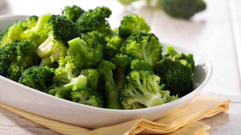 Benefits of eating broccoli in Hindi - ब्रोकली खाने के फायदे