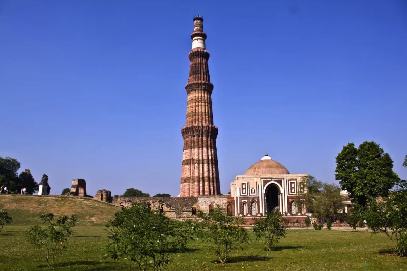 Kutub minar ki lambai kitni hai